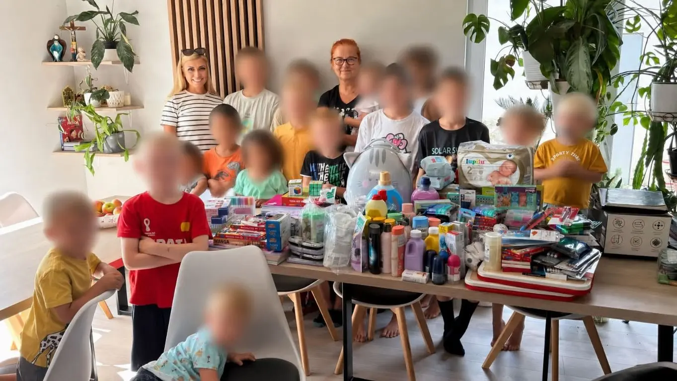 Przekazanie darów do rodzinnego domu dziecka w województwie mazowieckim